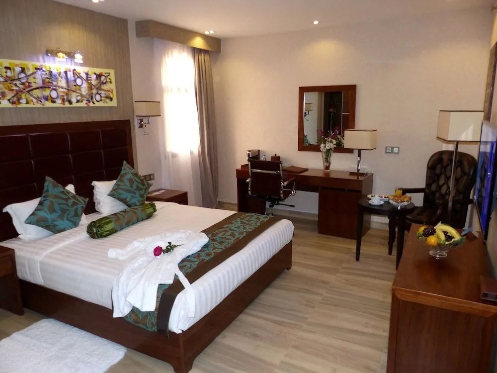 Days Hotel and Suites by Wyndham Dakar