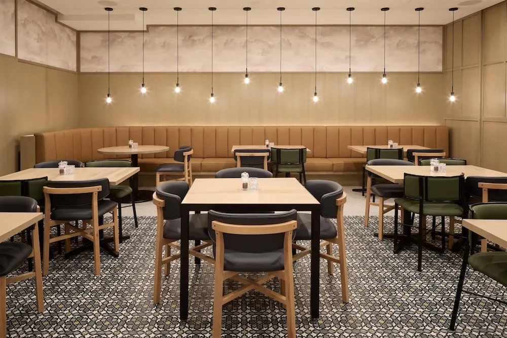 Photo - Hyatt Place Montreal Airport