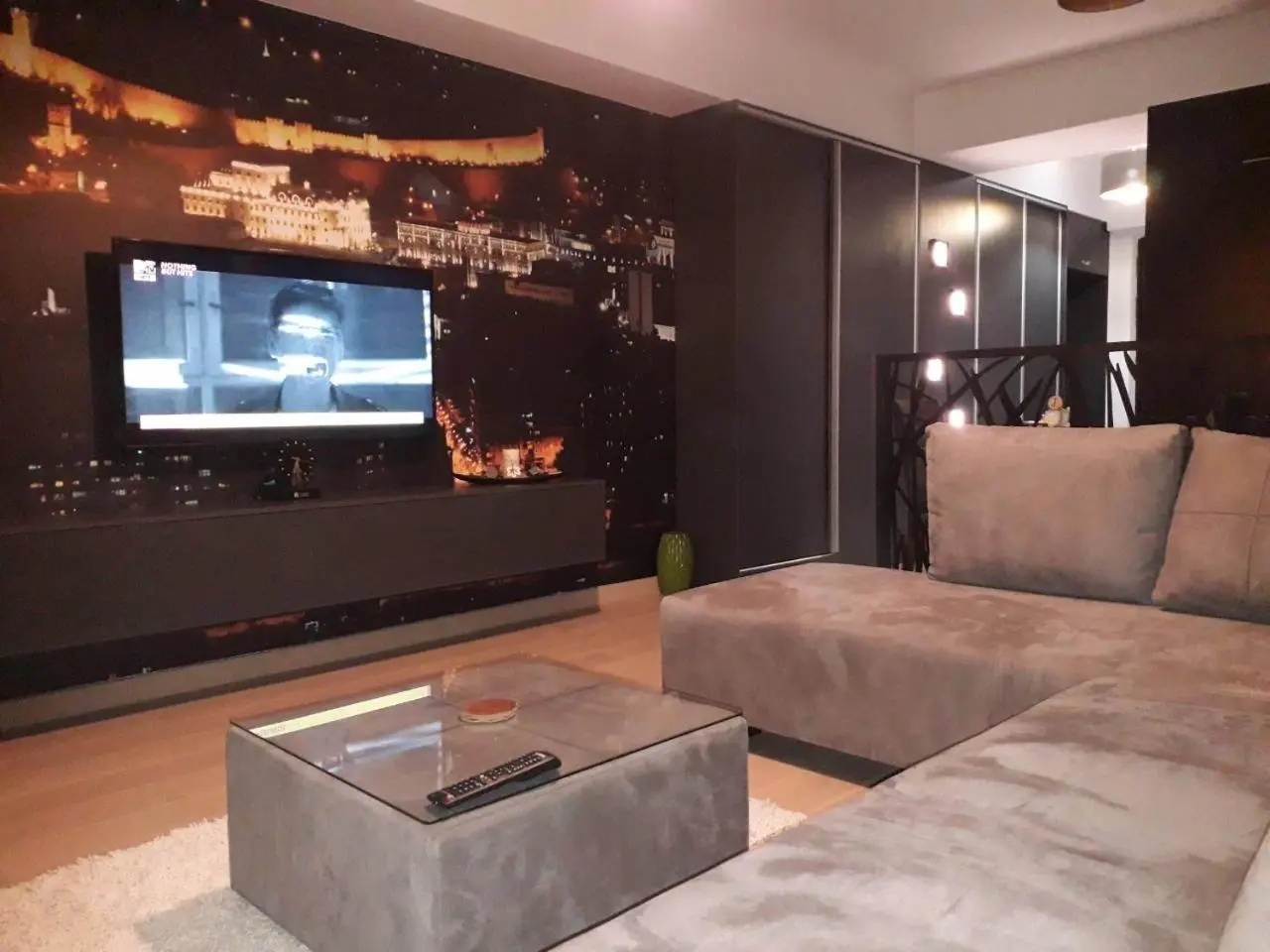 Gabriela & Marjan luxury self check-in Flatiron