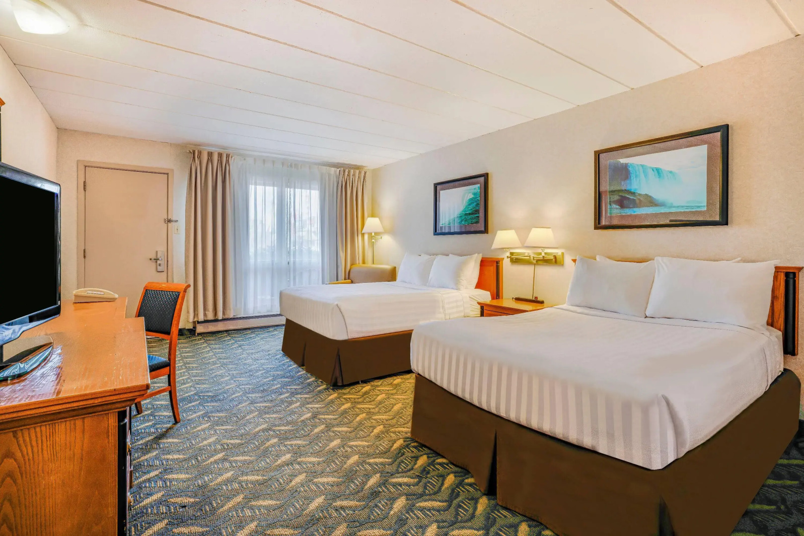 Foto - Travelodge by Wyndham Niagara Falls At the Falls