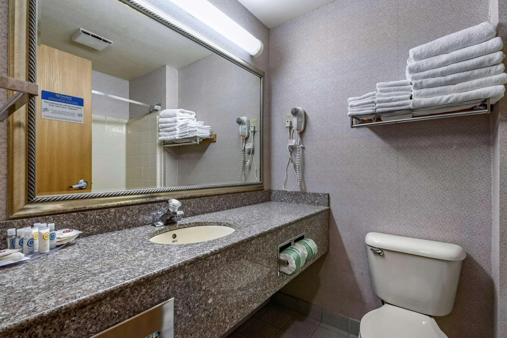 Photo - Comfort Suites Portland Airport