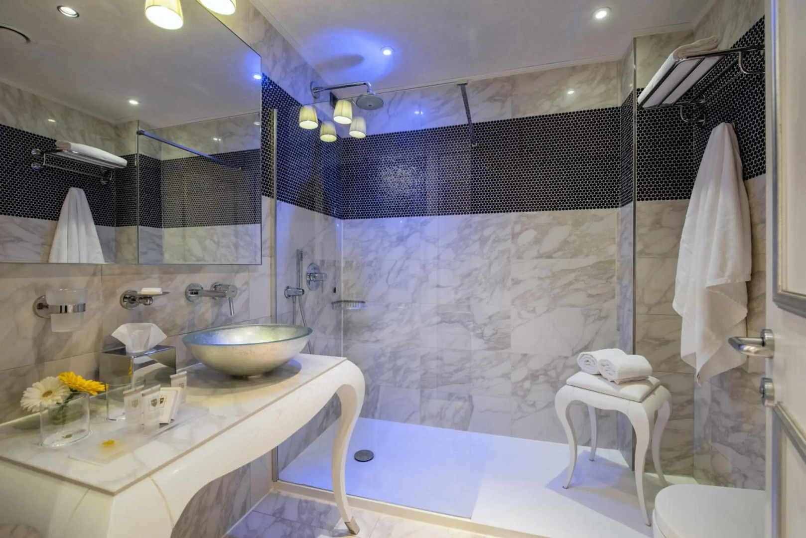 Photo - Carnival Palace - Venice Collection