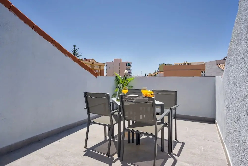 Photo - Sur Suites La Dorada, centricos soleados a pocos metros de la Playa y con Parking Opcional