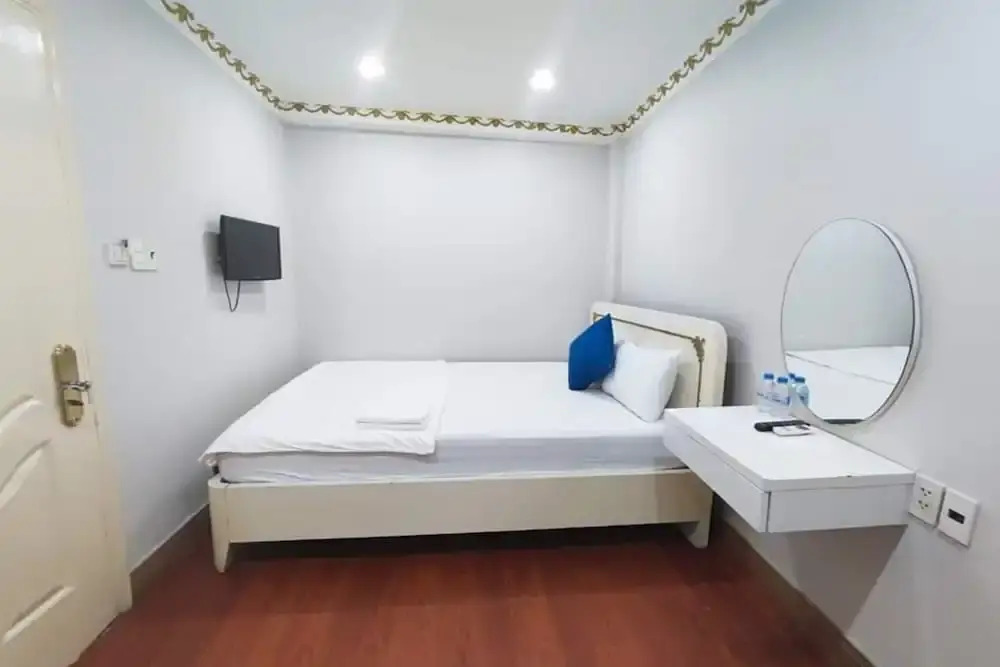 Foto - CROWNE MEOW BÙI VIỆN HOTEl 2