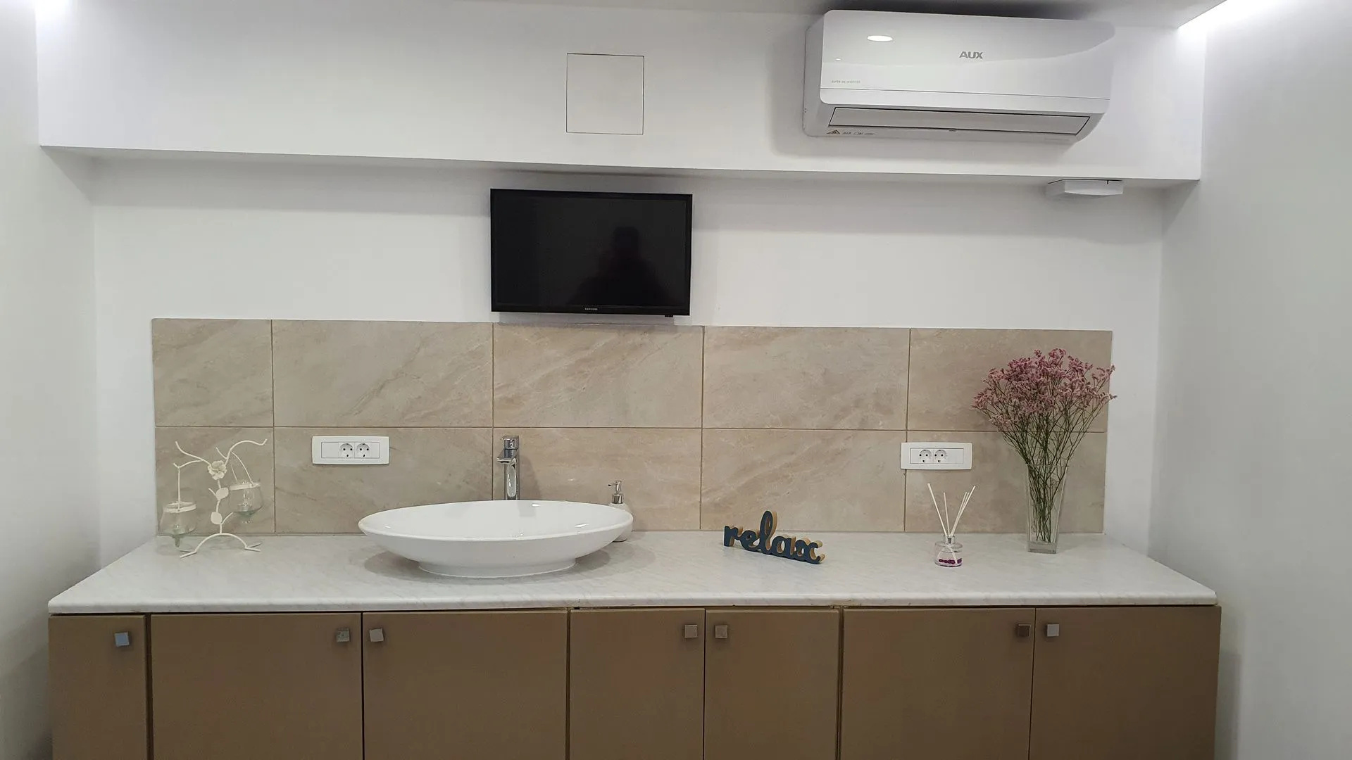 Photo - Elizabeth Suites