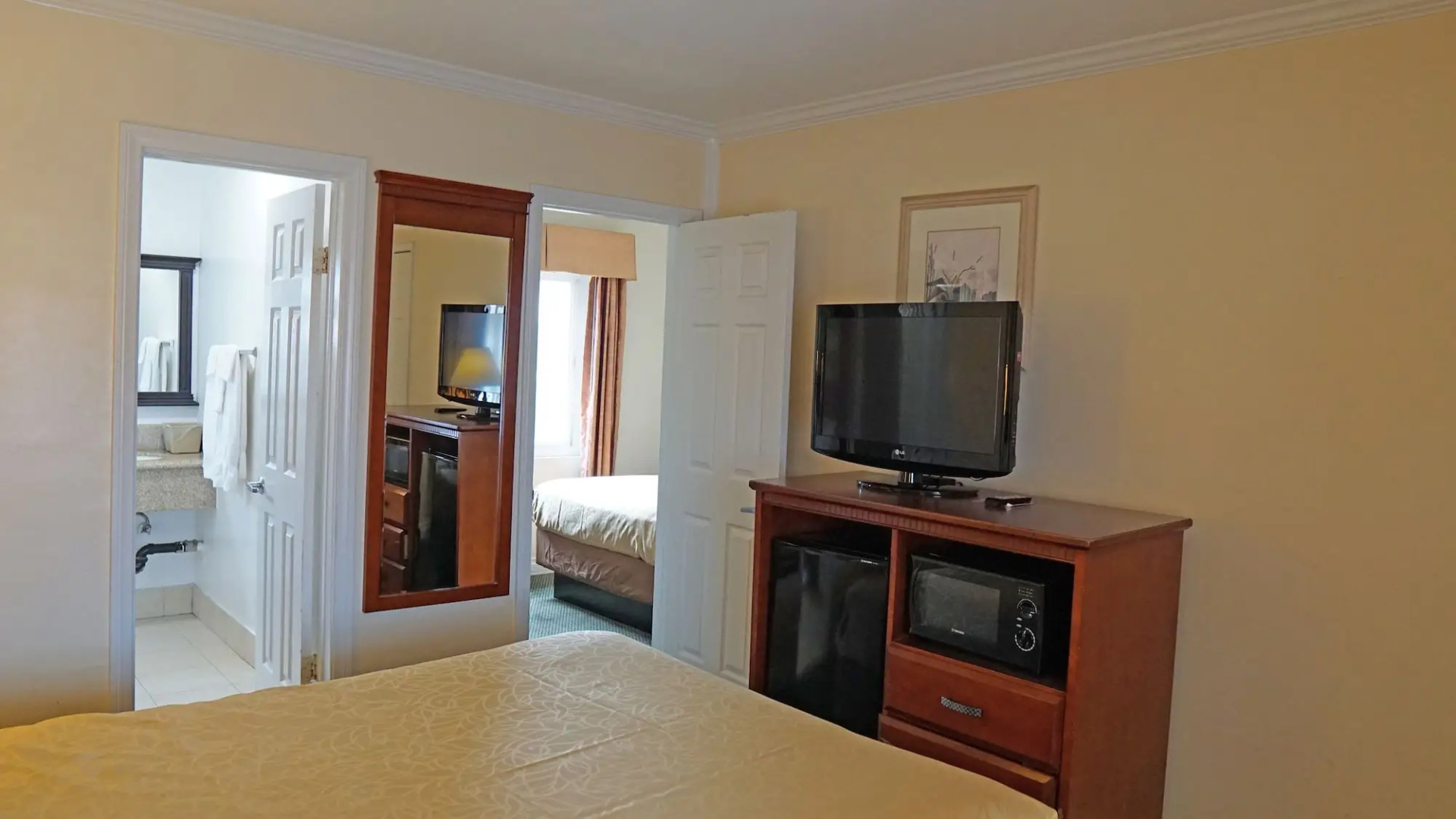 Photo - Redondo Inn and Suites