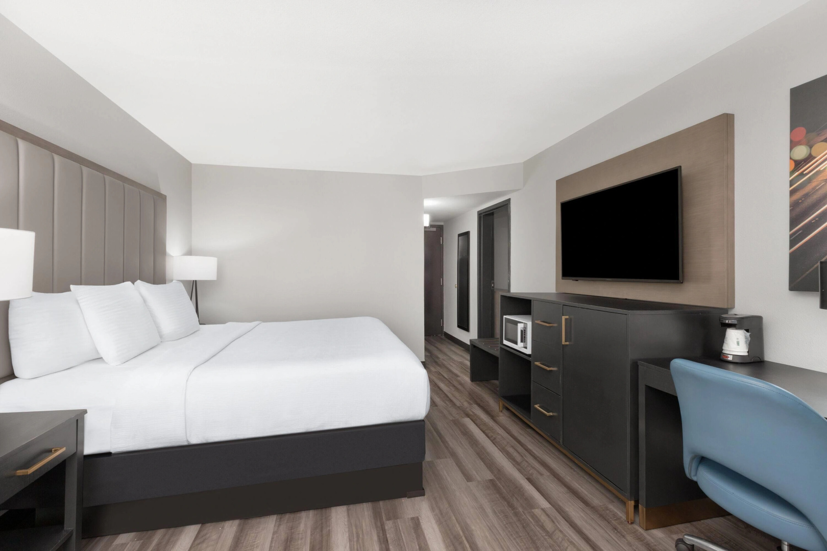 Photo - La Quinta Inn & Suites by Wyndham Dallas I-35 Walnut Hill Ln