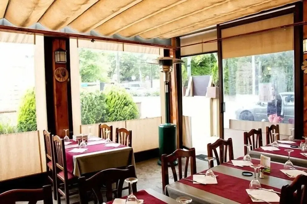 Photo - Hostal Emporda