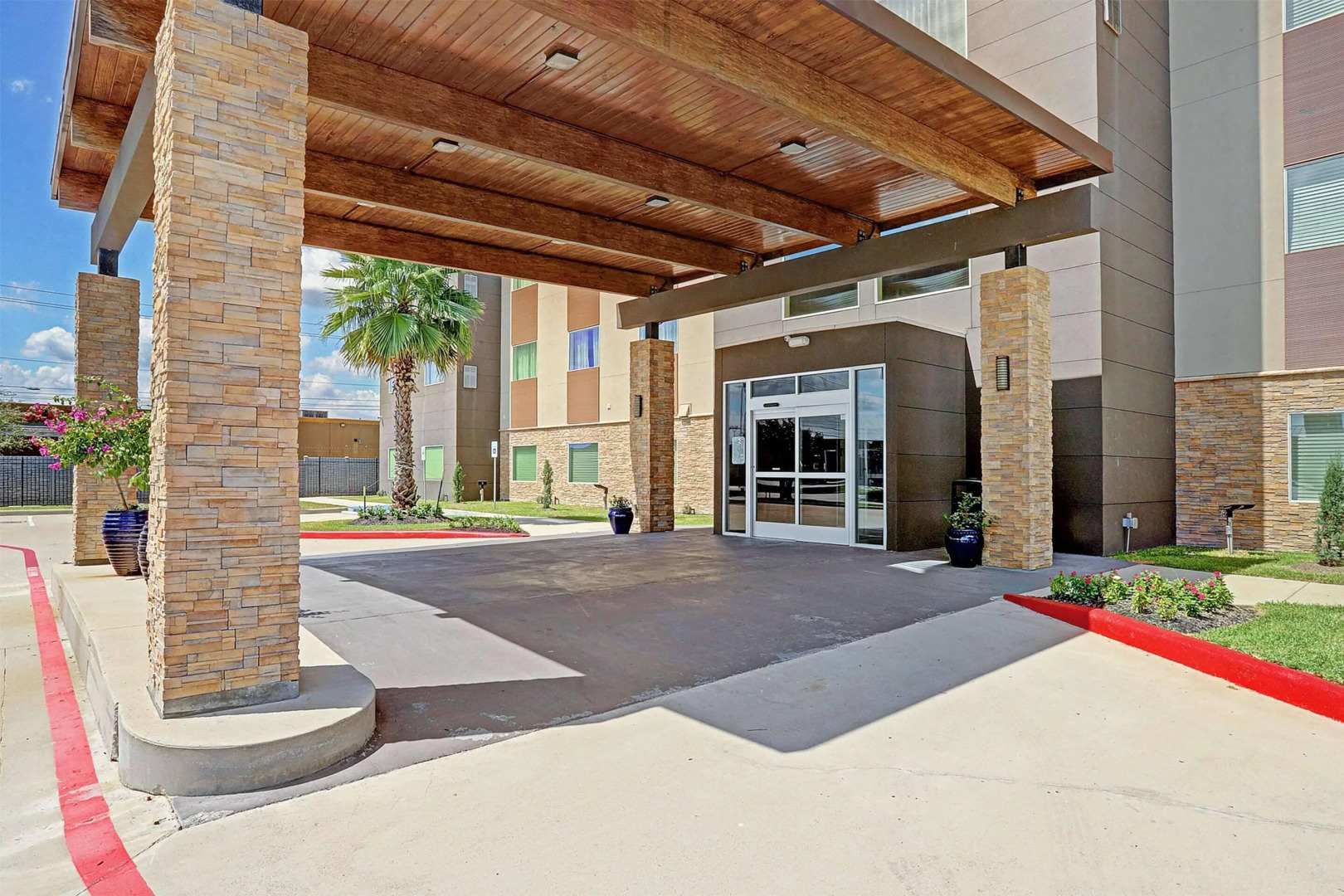 Foto - Ramada by Wyndham Houston Westchase