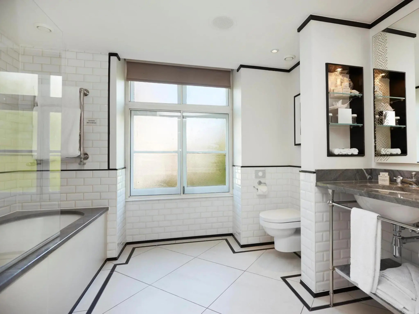 Photo - The Waldorf Hilton