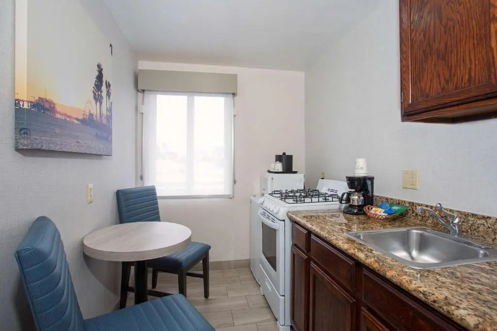 Photo - SureStay Hotel by Best Western Santa Monica