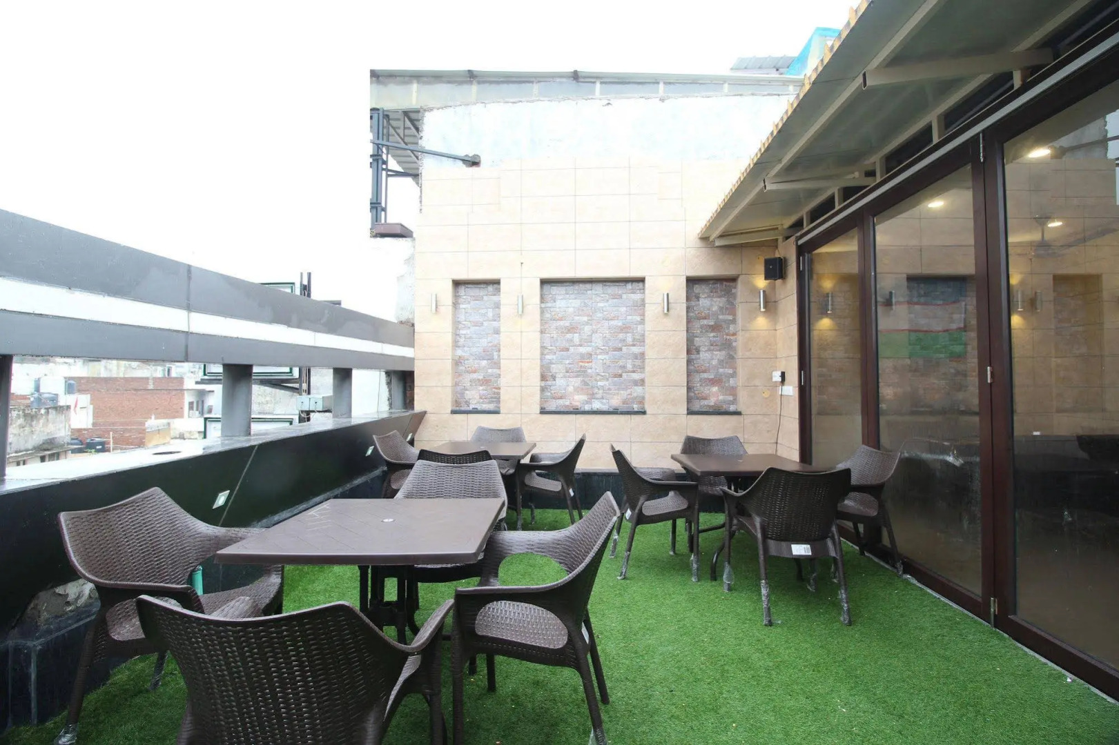 Photo - Hotel Vanson Villa, City Centre - With Free Airport & Train Station Pickup