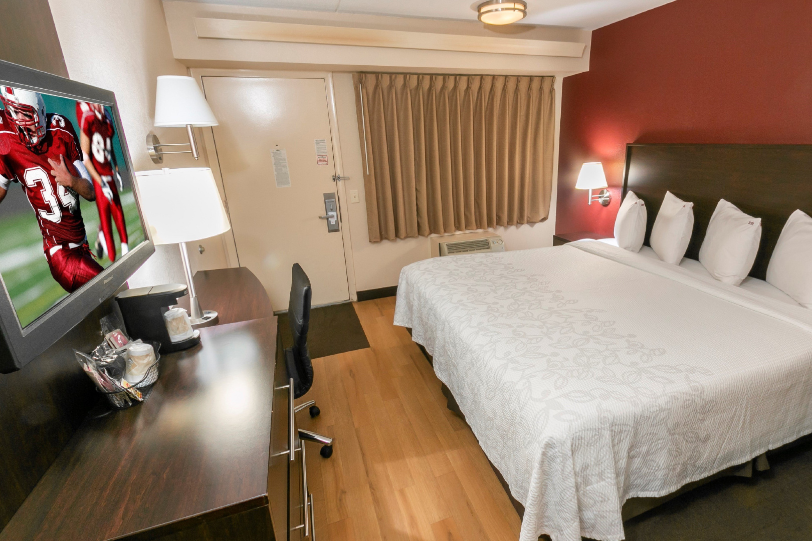 Photo - Red Roof Inn PLUS+ Chicago - Willowbrook