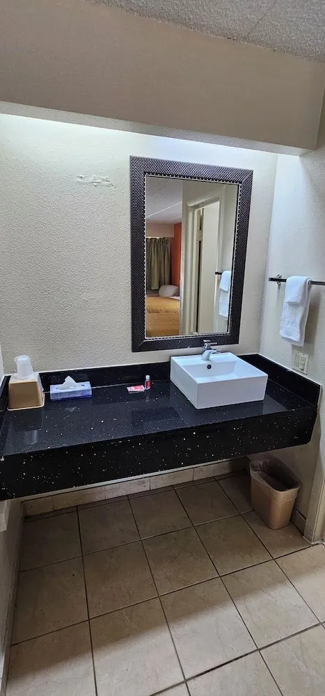 Photo - Econo Lodge Charlotte Airport