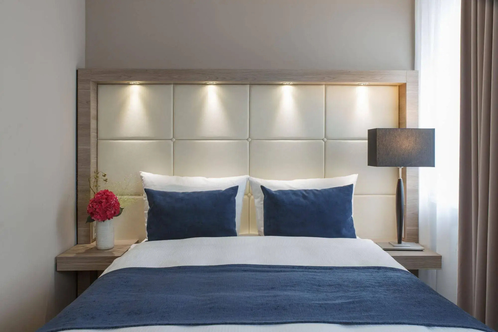 Photo - The Alex Hotel