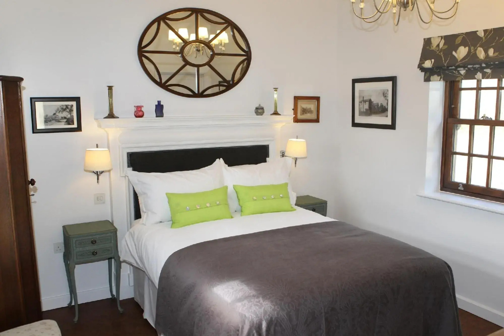 Photo - The Compasses