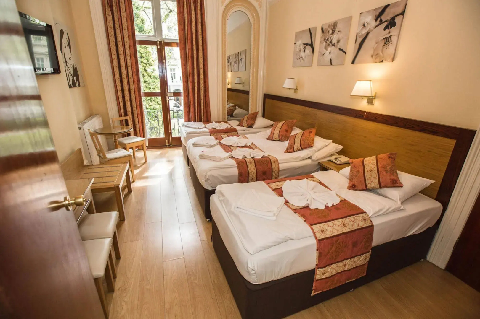 Photo - Shakespeare Hotel