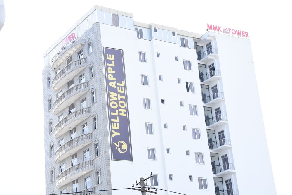 yellow apple hotel