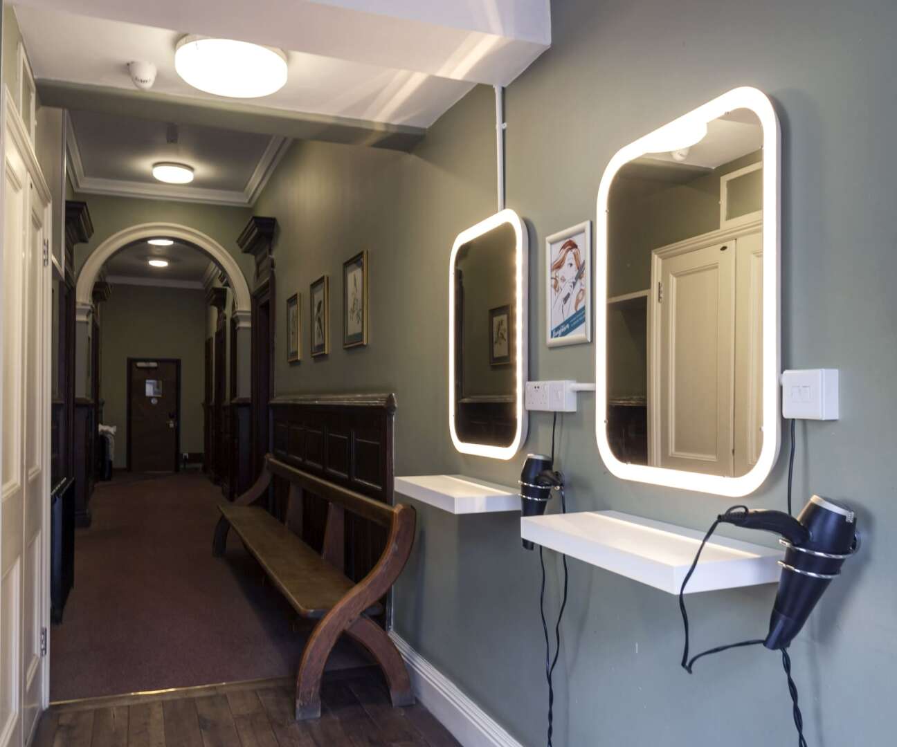 Photo - Palmers Lodge Swiss Cottage