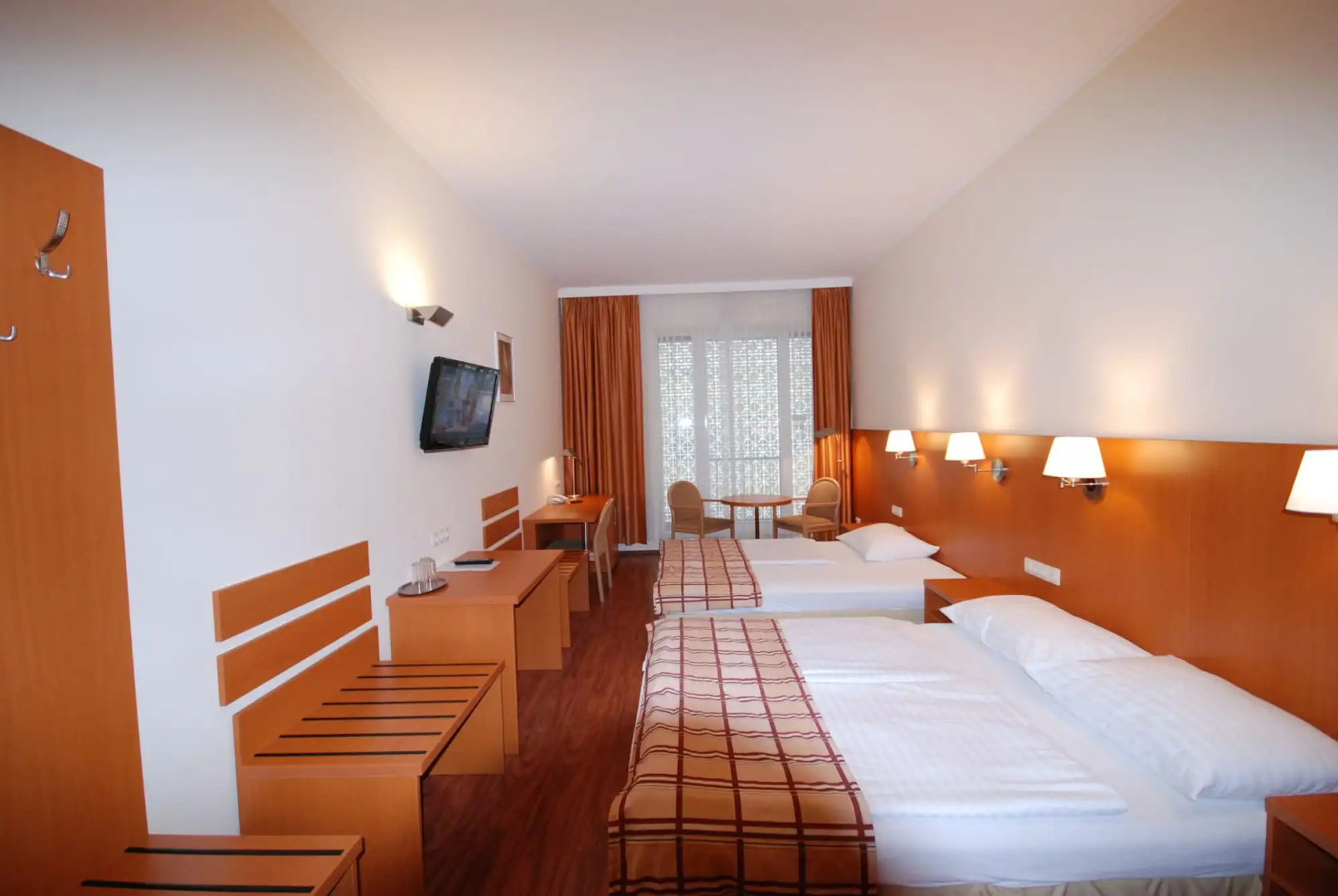 Photo - Continental Hotel-Pension