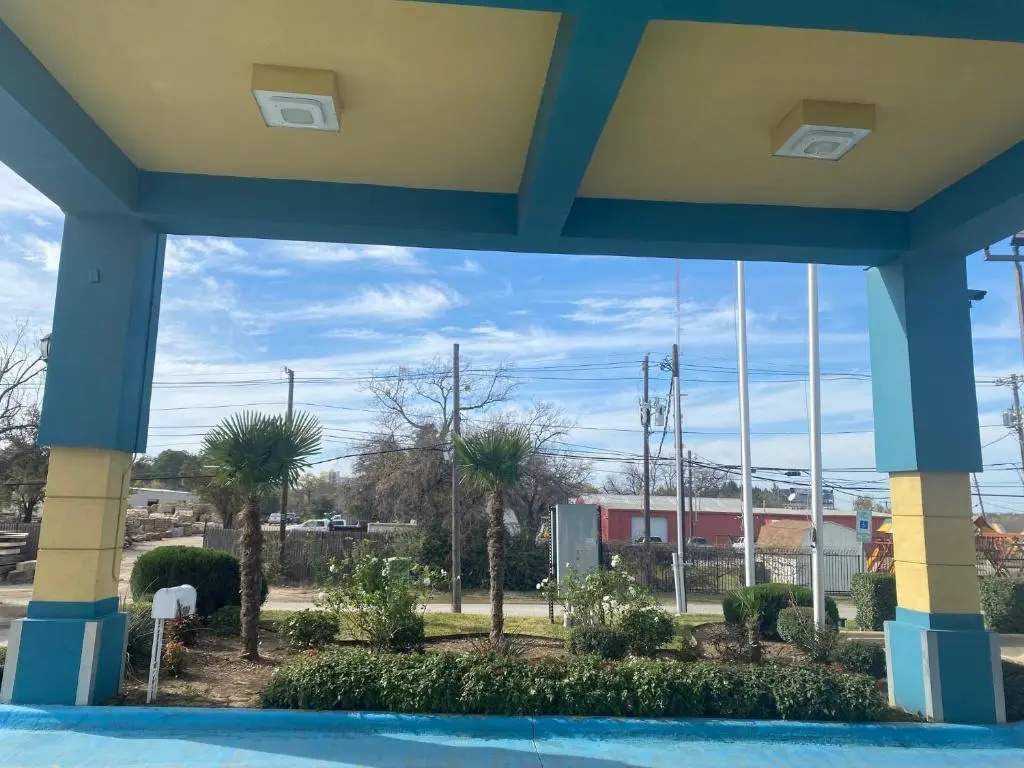 Foto - Tropicana Inn and Suites