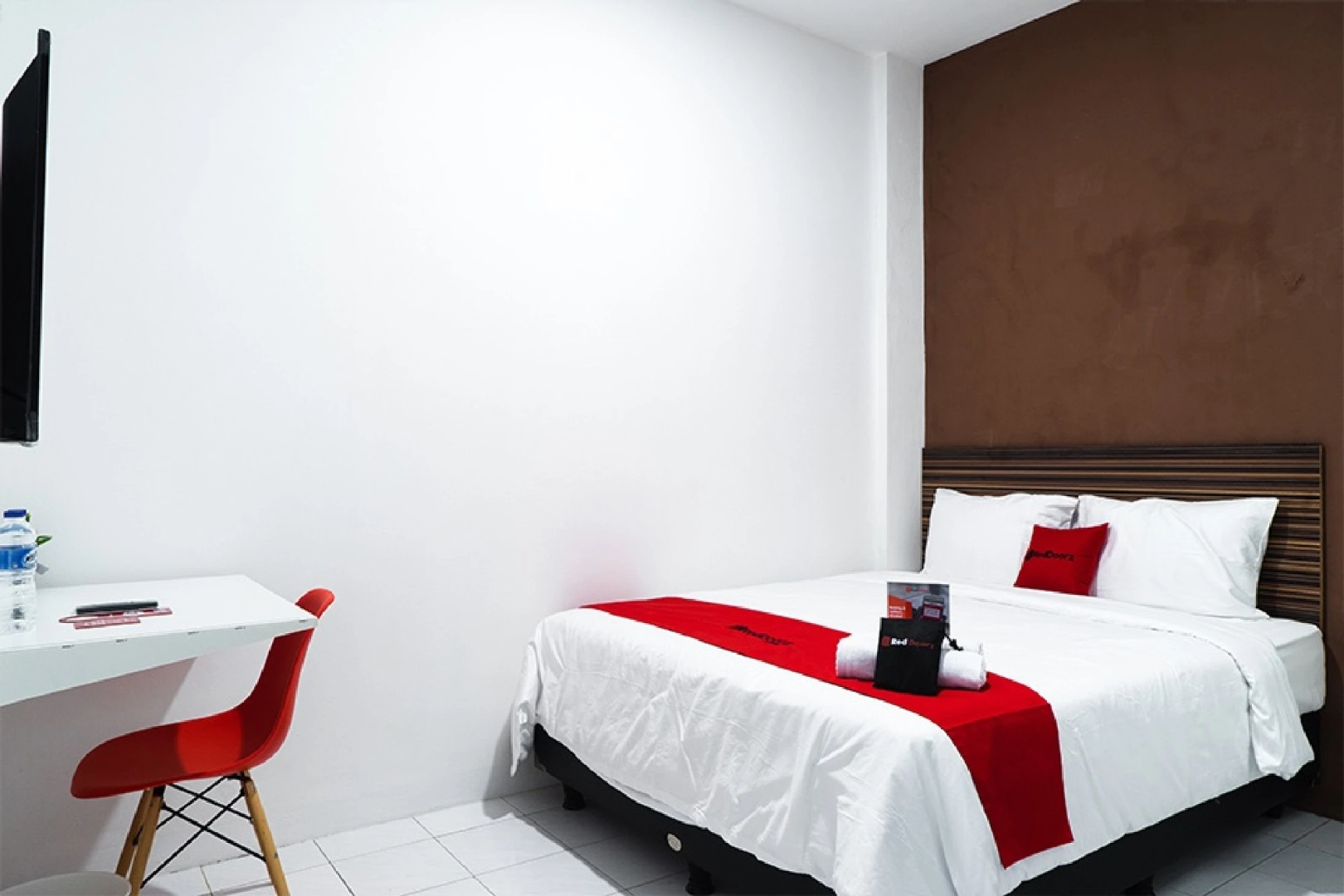 Photo - RedDoorz near Seasons City Mall