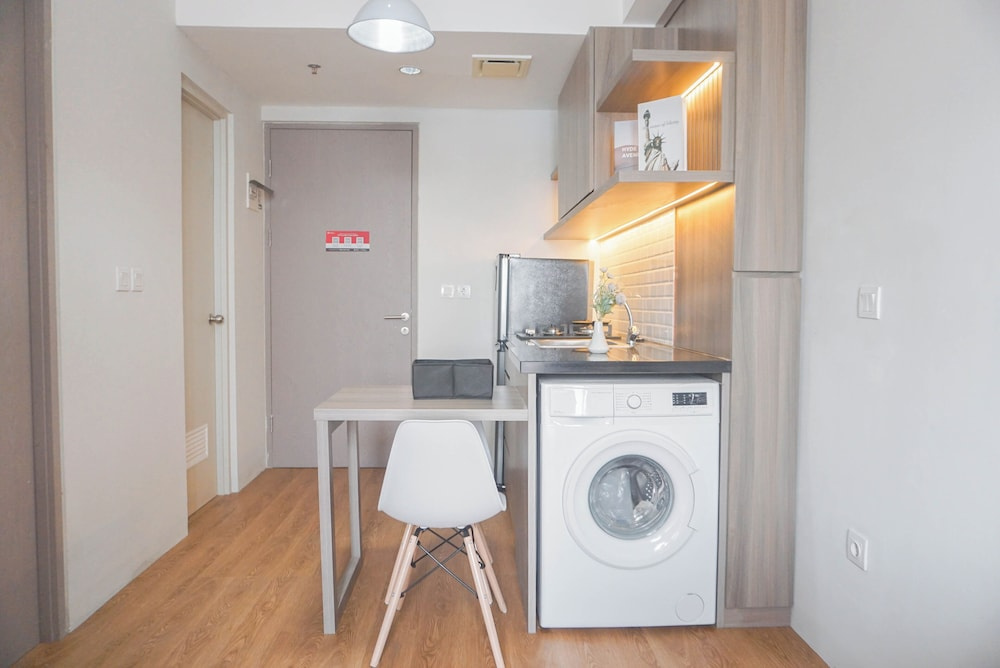 Cozy And Modern Look 1Br Apartment Vasanta Innopark By Travelio
