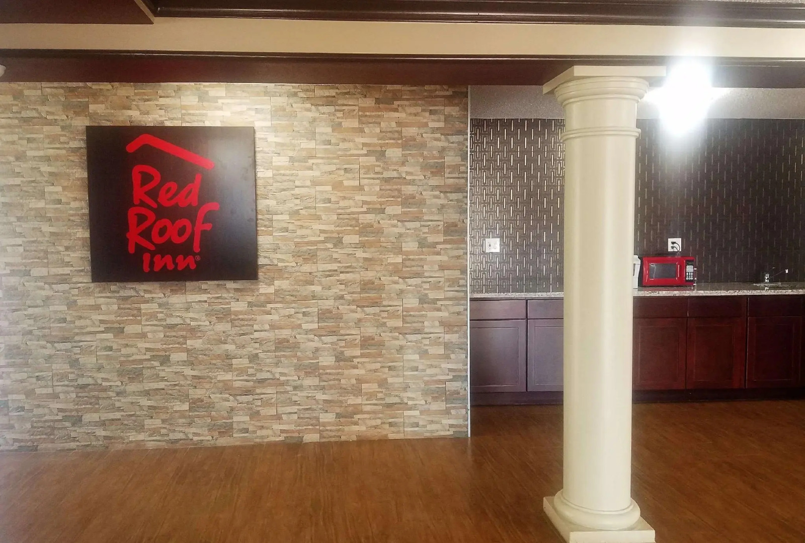 Photo - Red Roof Inn & Suites Houston- Hobby Airport