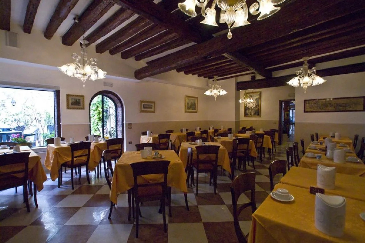 Photo - Hotel Tivoli