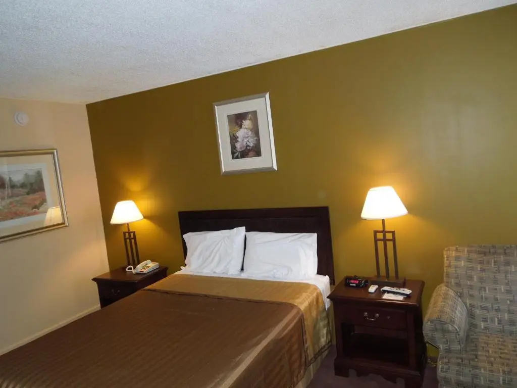 Photo - Hilltop Inn