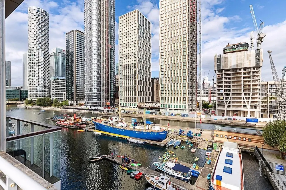 Photo - Bright and Stylish Riverside Haven in Canary Wharf