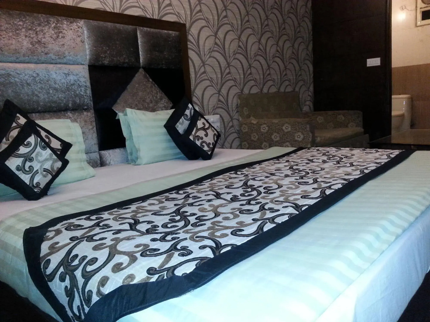 Photo - Hotel Vanson Villa, City Centre - With Free Airport & Train Station Pickup
