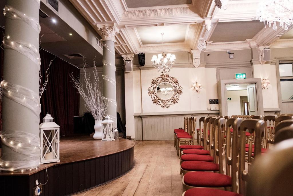 Photo - The Drayton Court Hotel