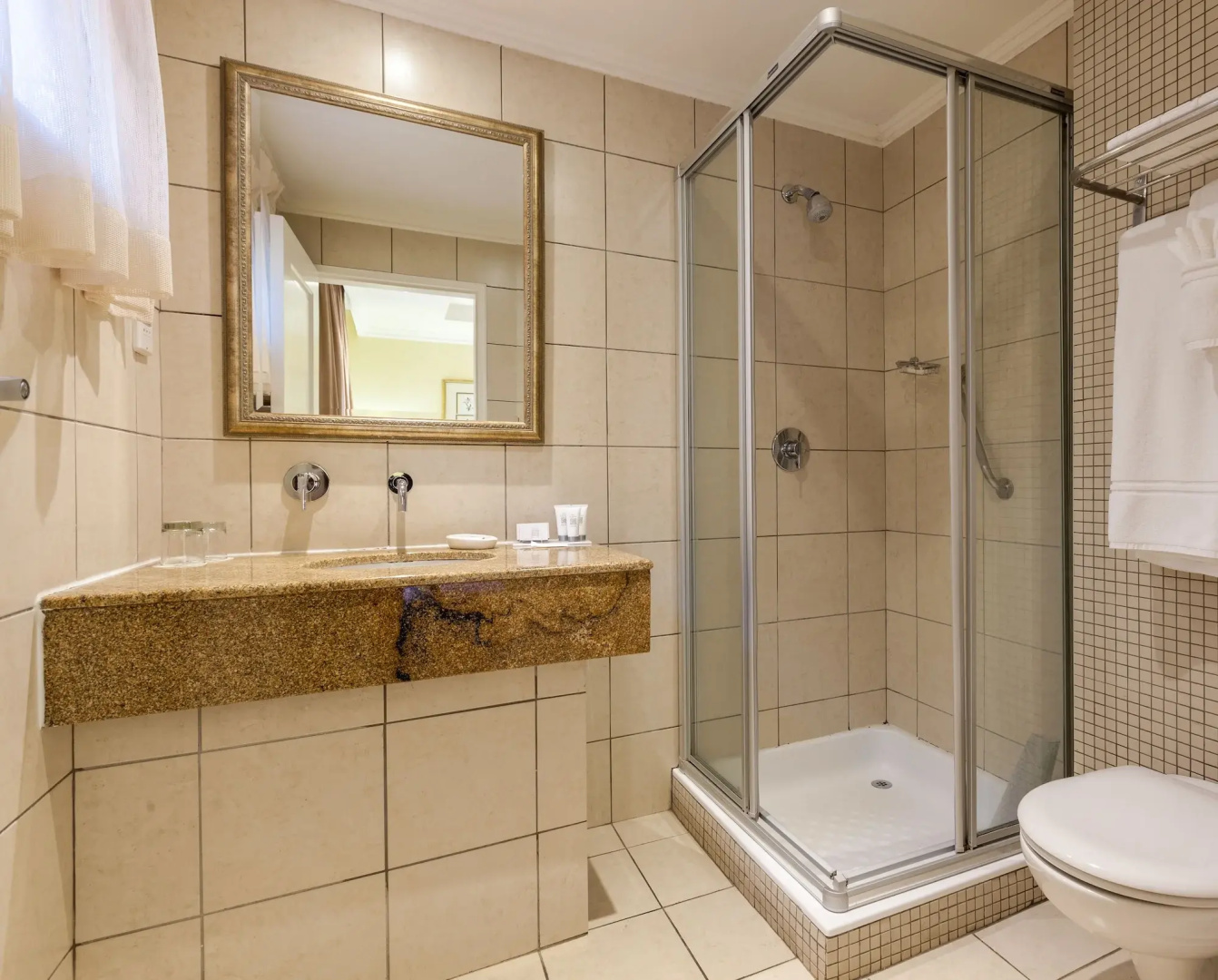 Photo - Courtyard Hotel Rosebank