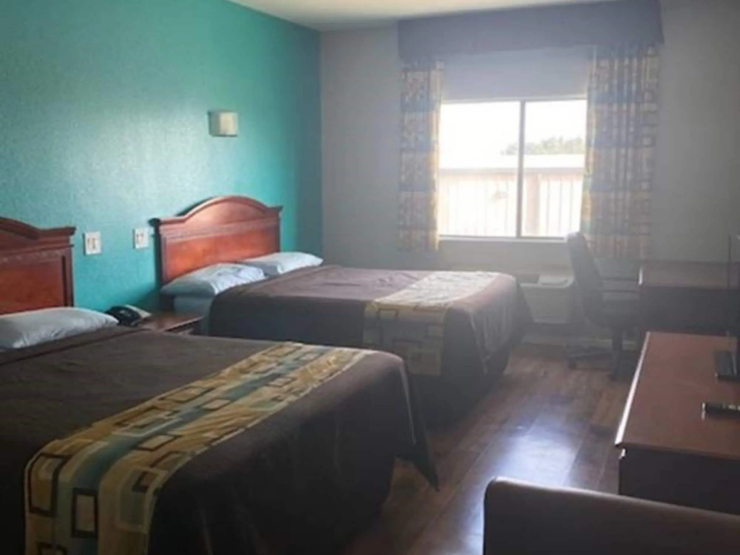 Foto - Tropicana Inn and Suites
