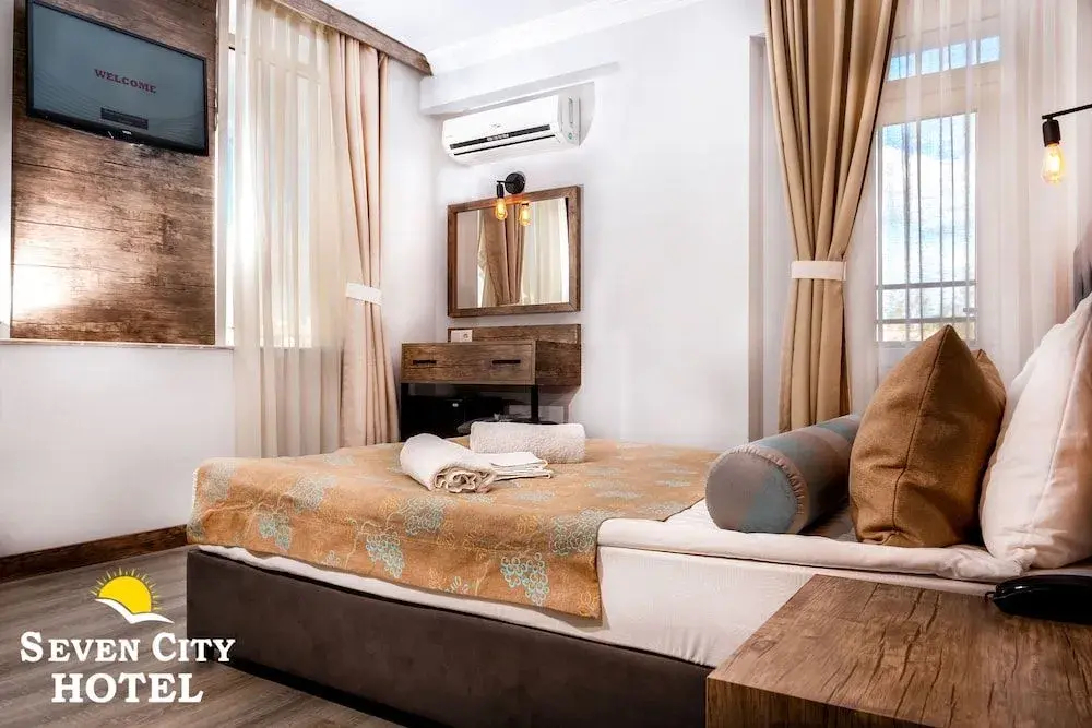 Photo - Seven City Hotel