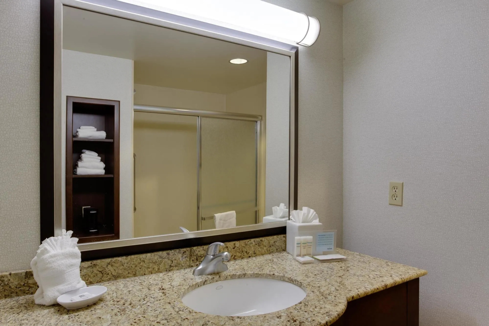 Photo - Hampton Inn Garden City Long Island