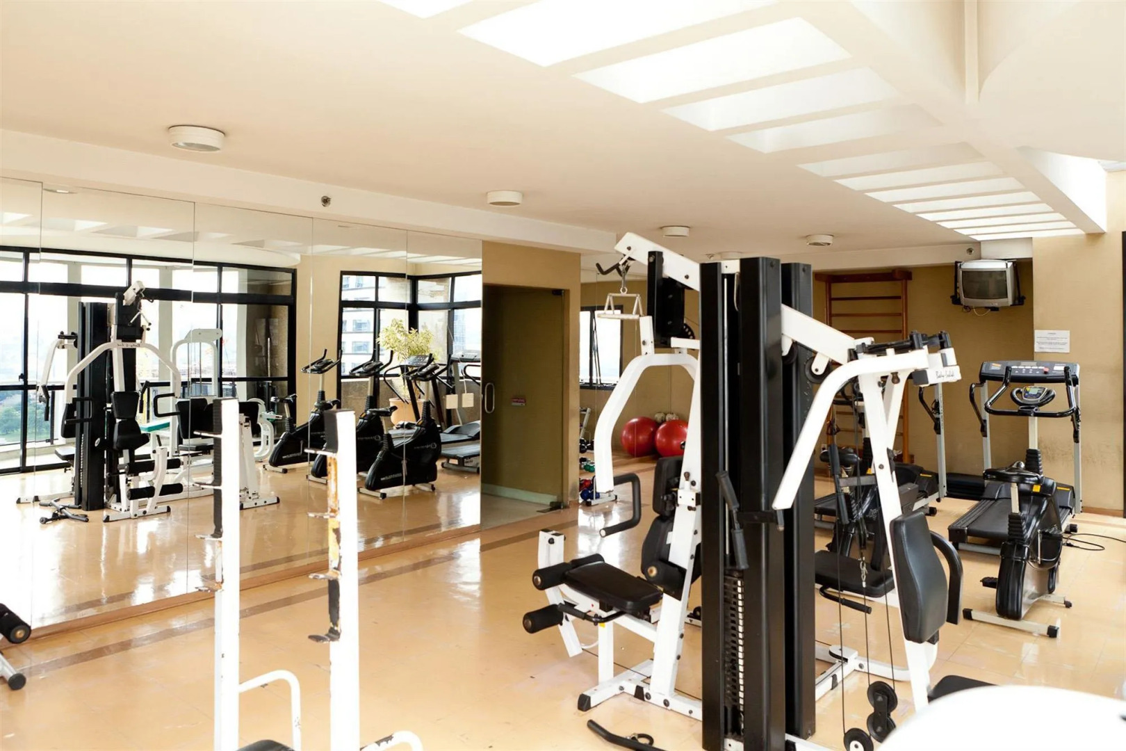 Foto - Estanplaza Funchal Faria Lima