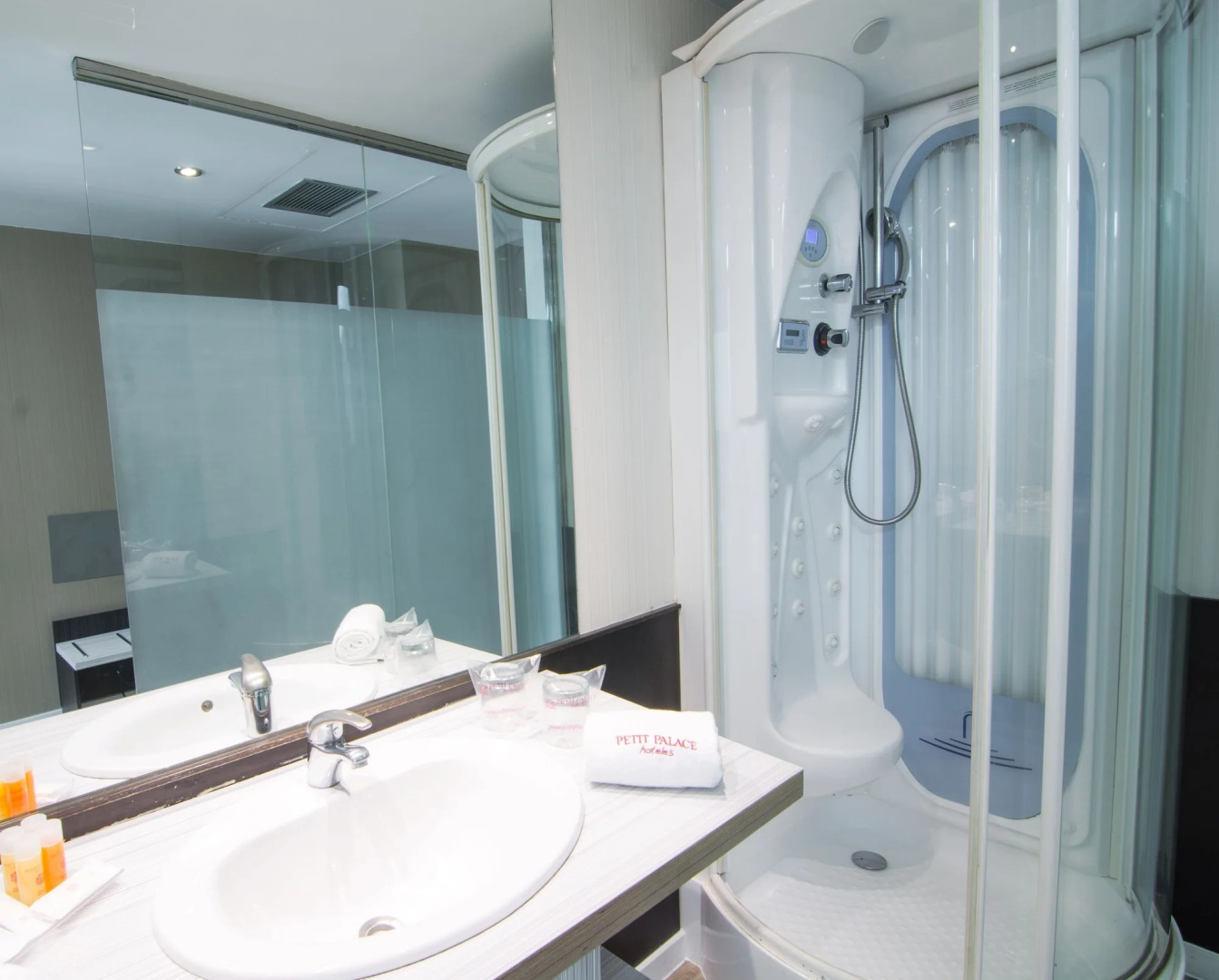 Foto - Petit Palace Arenal