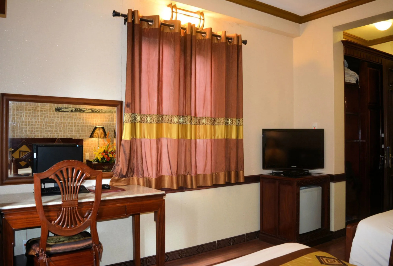 Photo - Prince II Hotel