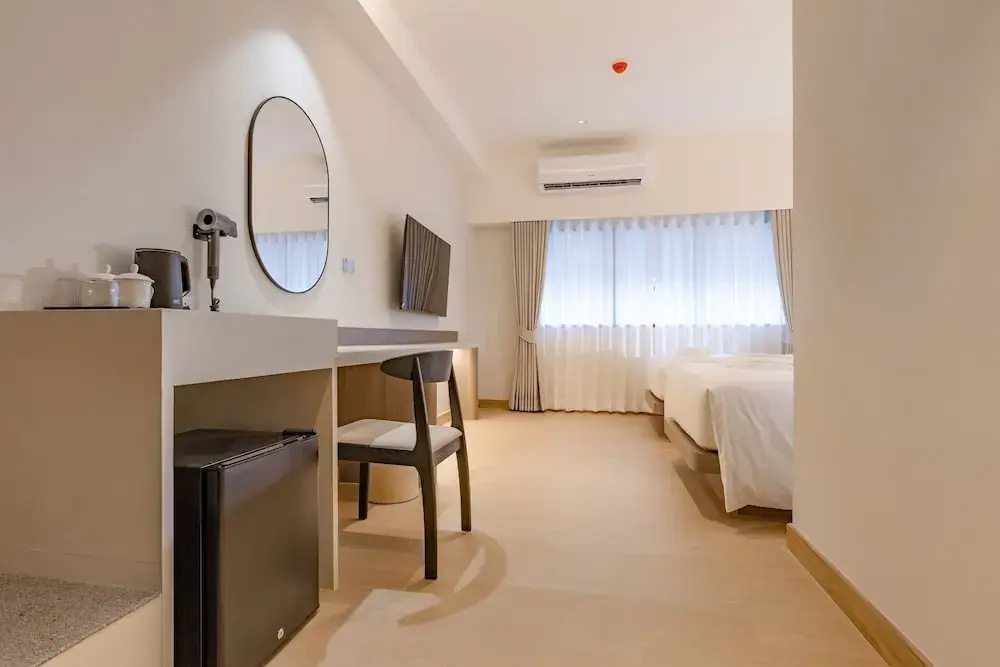 Photo - The Bentley Hotel