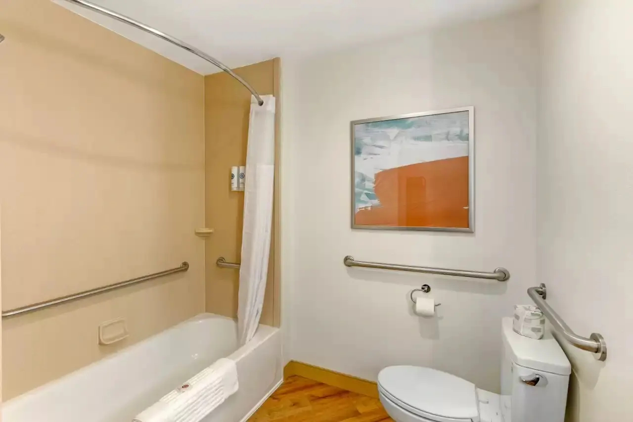 Photo - Comfort Inn & Suites Verona at Turning Stone Resort Casino
