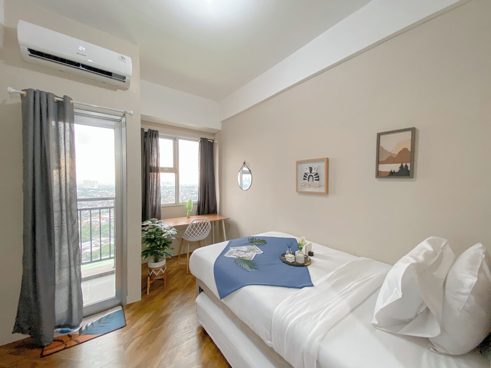 Relaxing Studio Apartment At Transpark Juanda Bekasi Timur