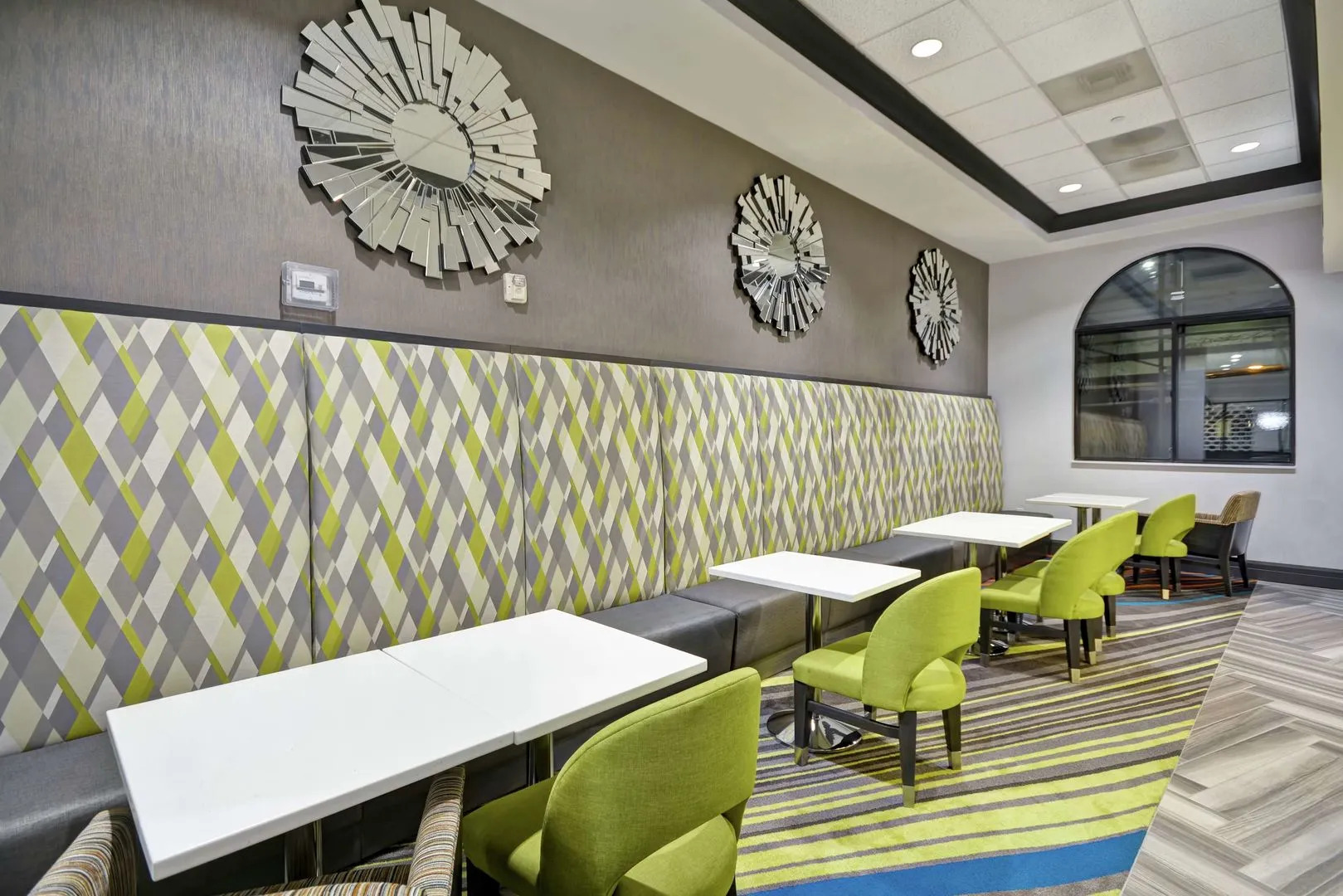 Photo - Hampton Inn & Suites Los Angeles Burbank Airport