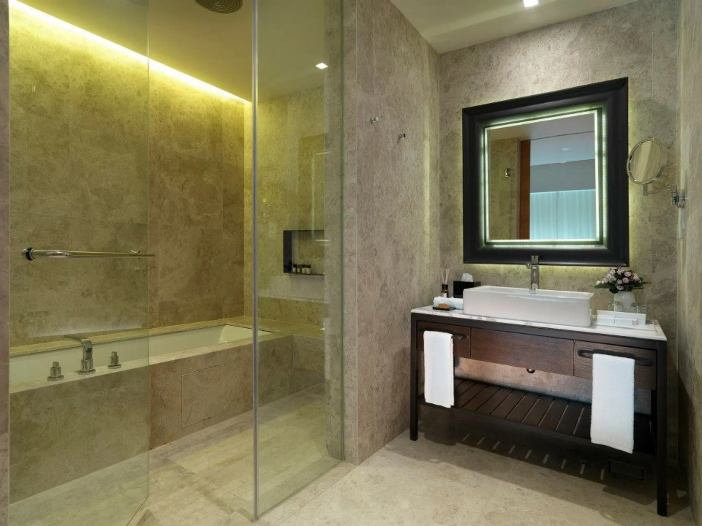 Photo - Lanson Place Bukit Ceylon