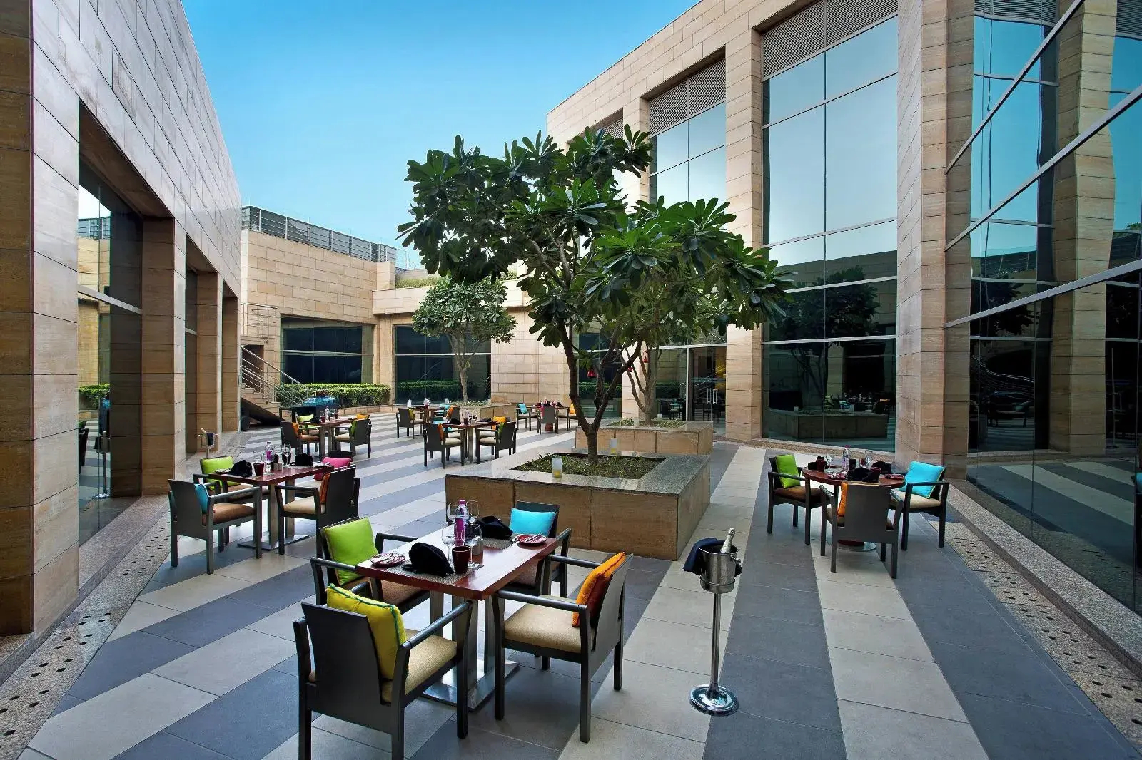 Photo - Courtyard by Marriott Gurugram Downtown