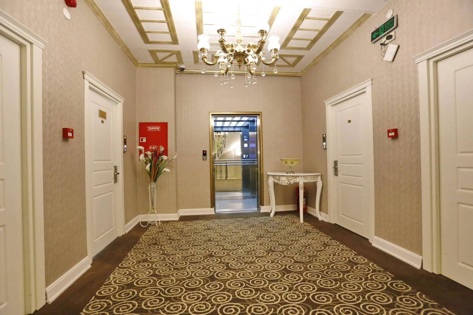 Photo - Diamond Royal Hotel