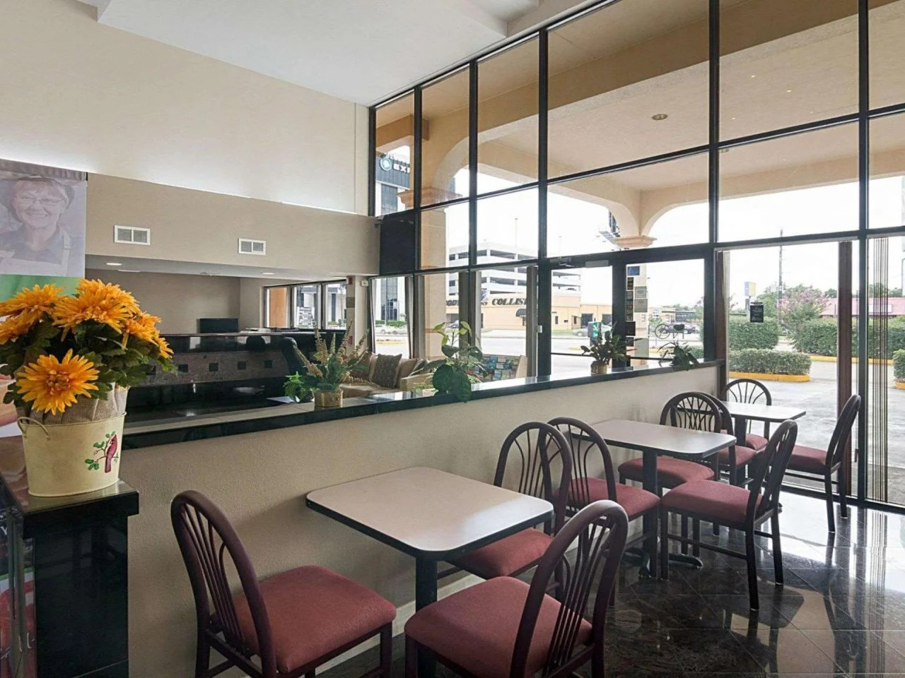 Foto - Econo Lodge Inn & Suites West - Energy Corridor