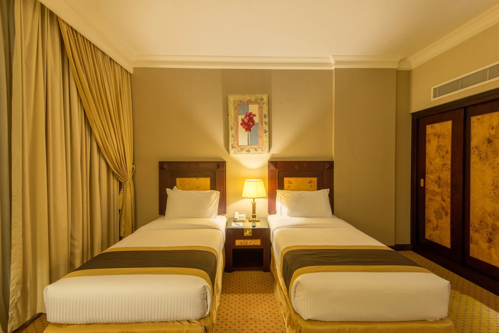 Photo - Caesar Hotel