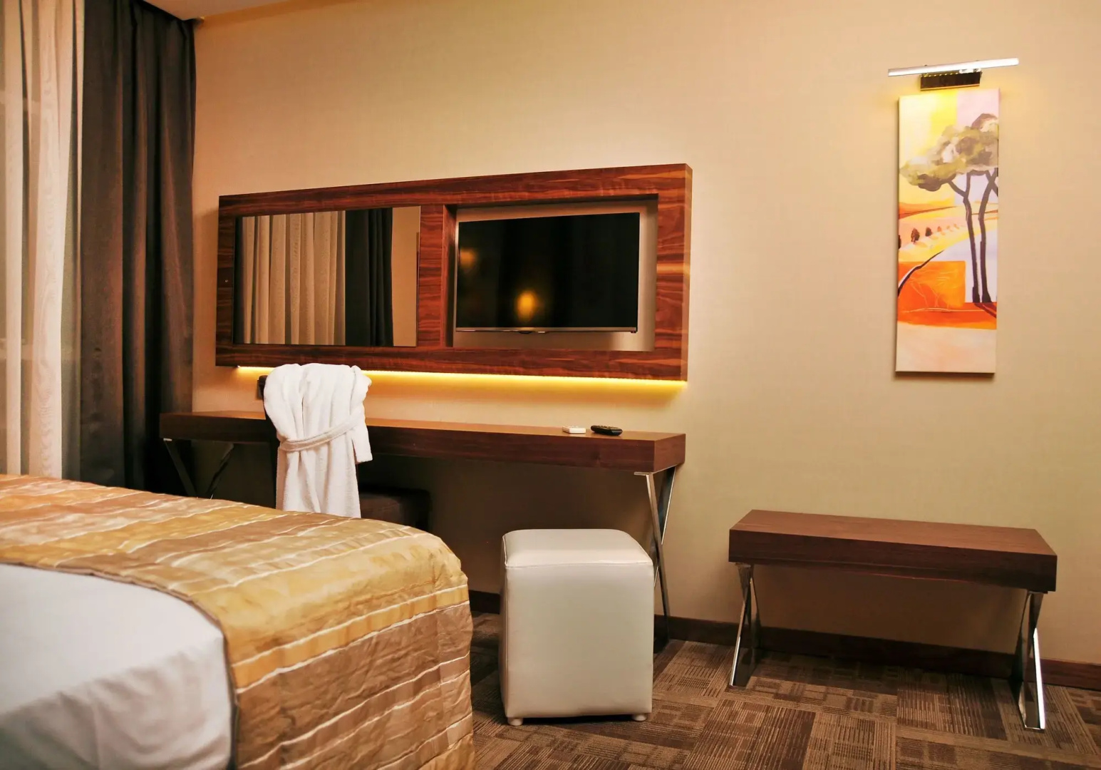 Photo - Avin Hotel